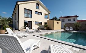 Apartments Kras 24 With Pool