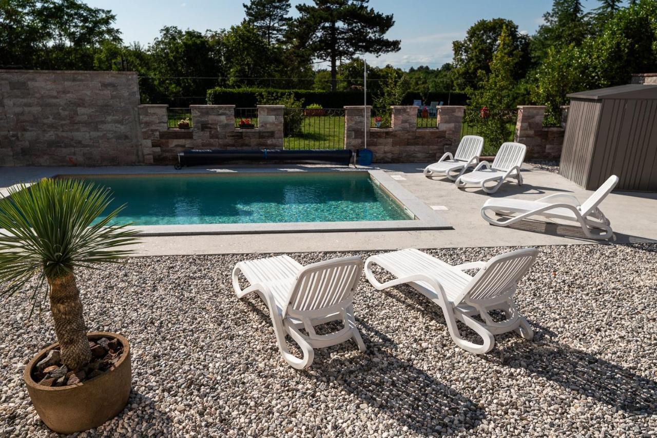 Apartments Kras 24 With Pool Sežana Esterno foto